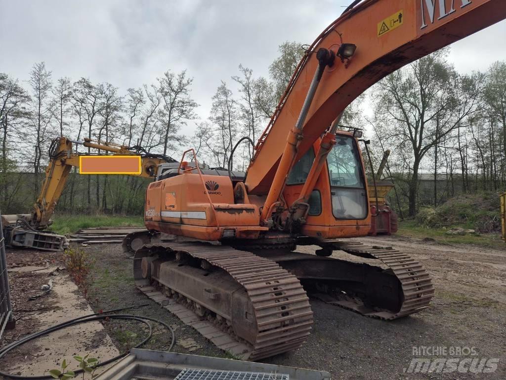 Daewoo S250 Bageri guseničari