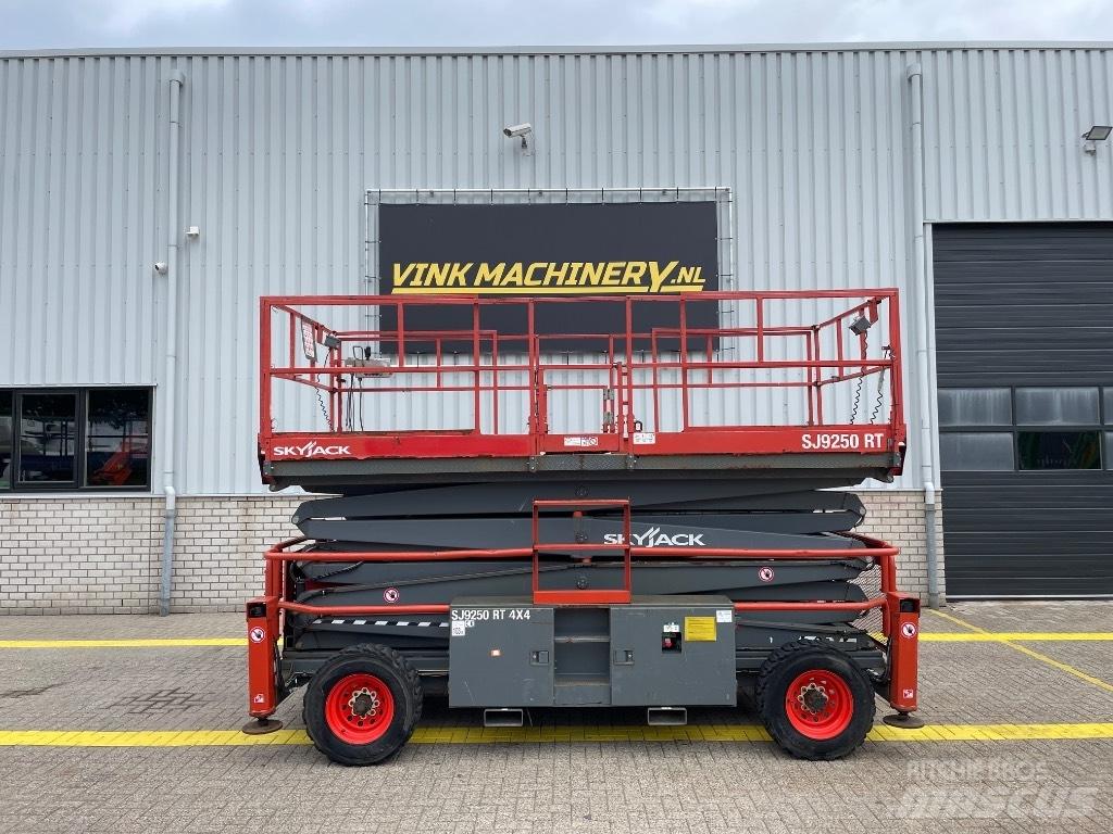 SkyJack SJ 9250 RT Makazaste platforme