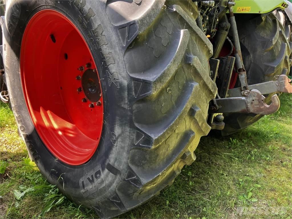 CLAAS Axion 850 Traktori