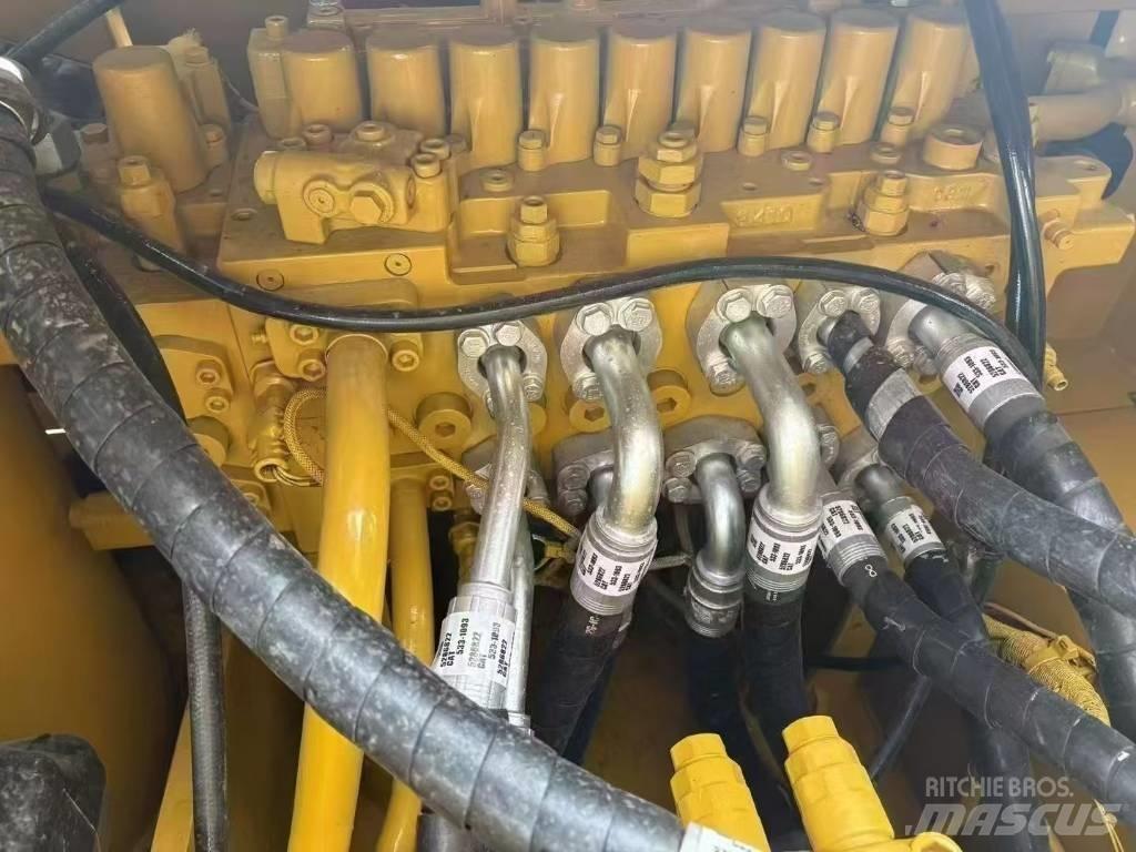 CAT 323GC Bageri guseničari
