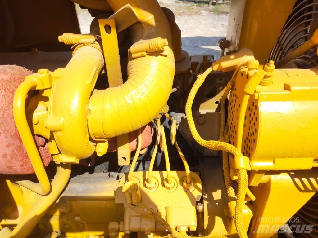 CAT D 4 H Buldožeri guseničari