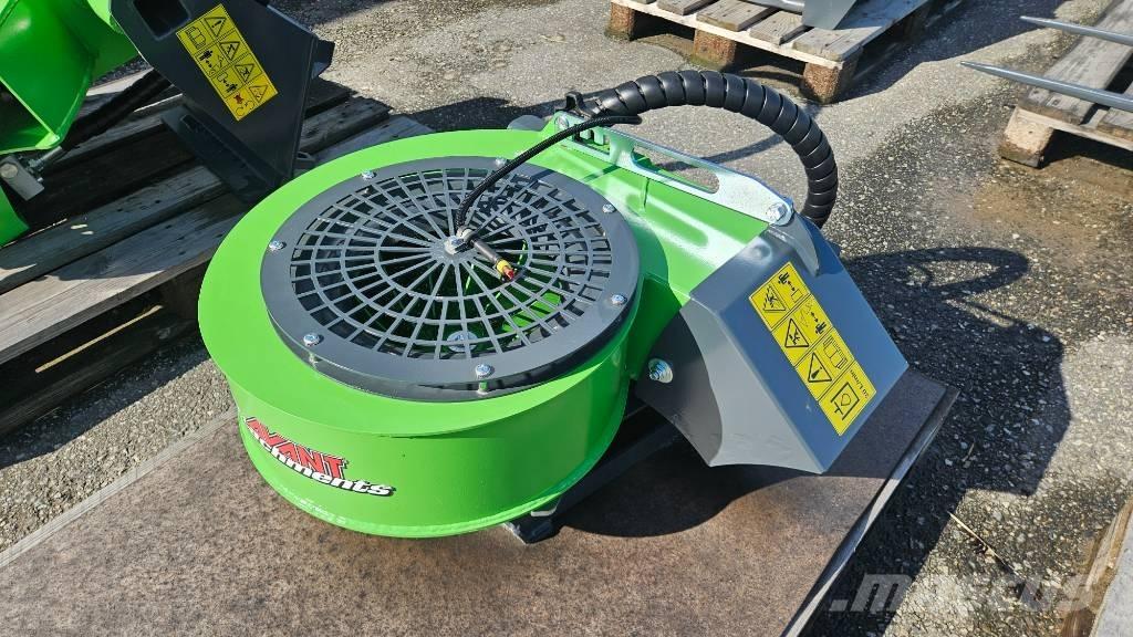 Avant Lövblås Skid steer mini utovarivači