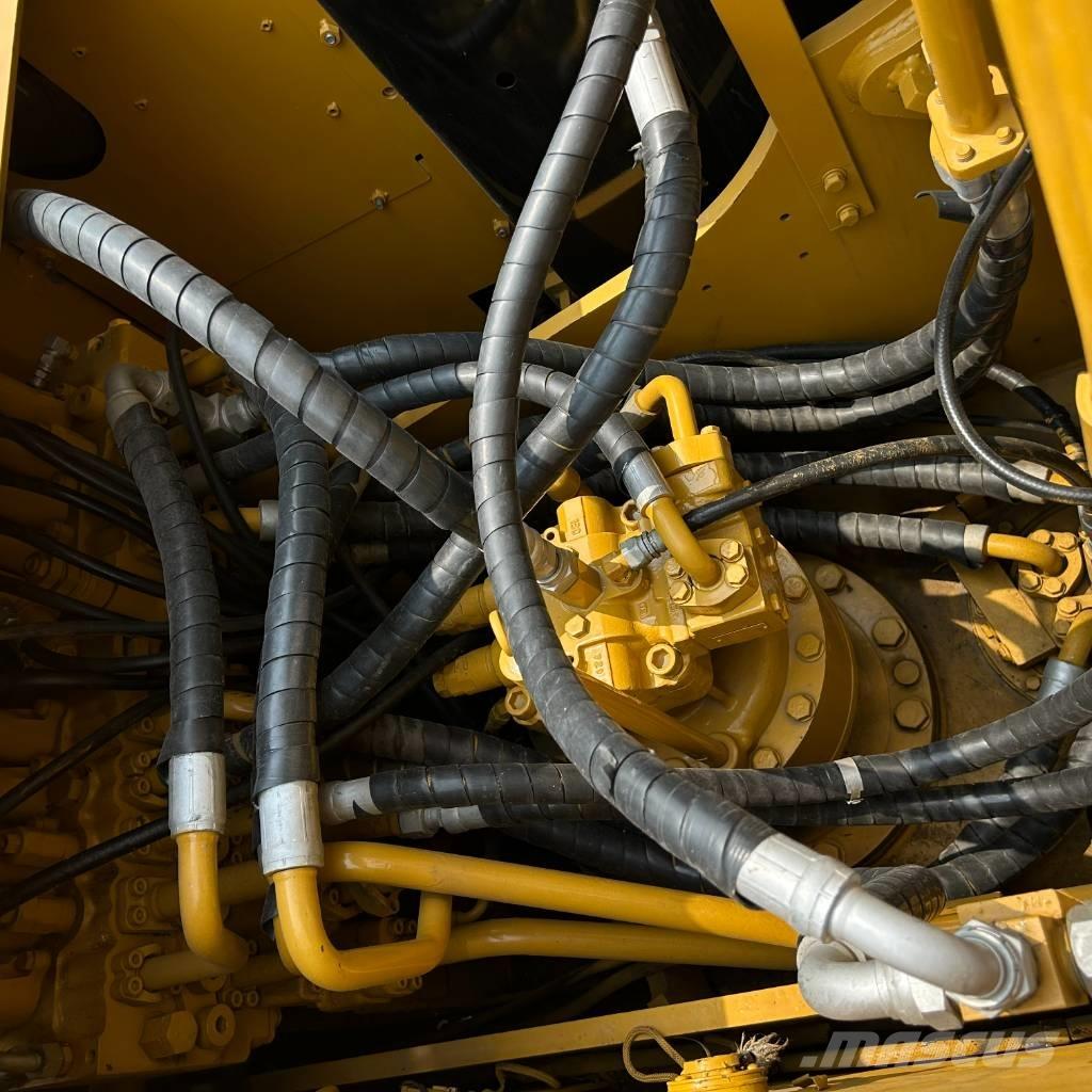 CAT 323D2L Bageri guseničari