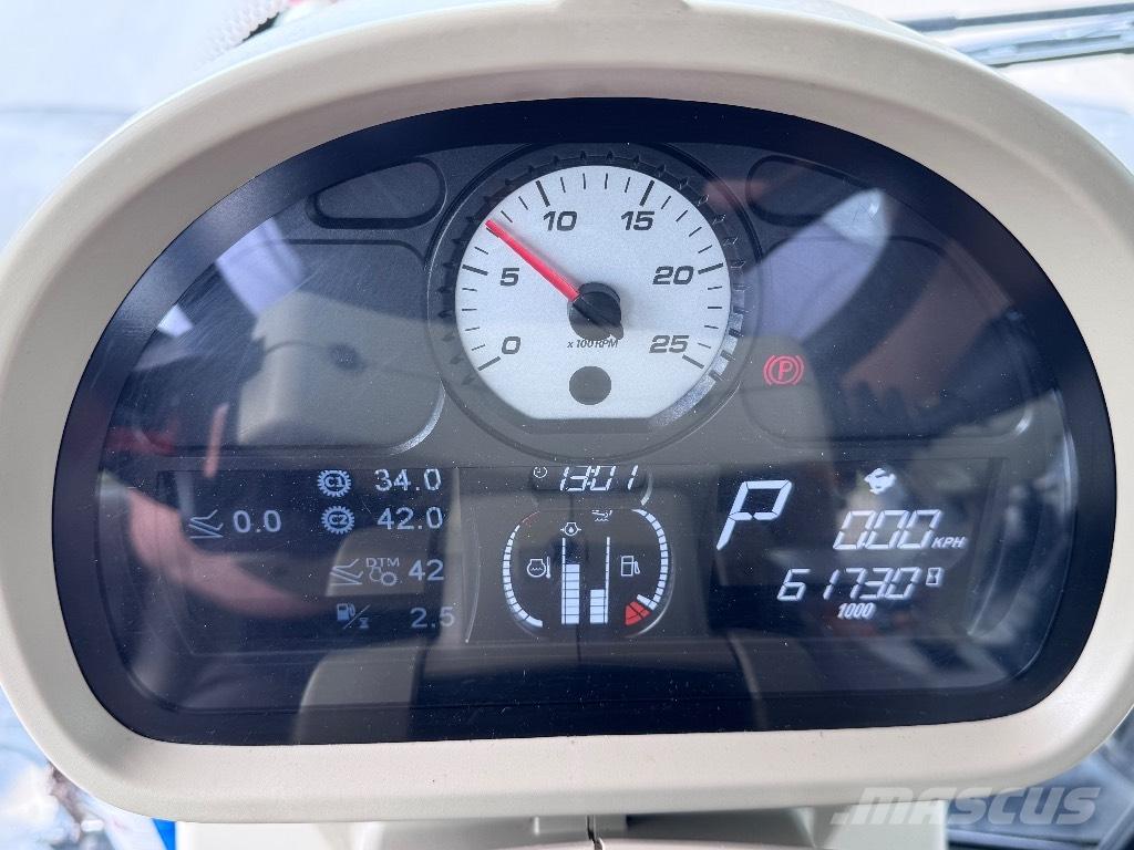 Massey Ferguson 7726 Traktori