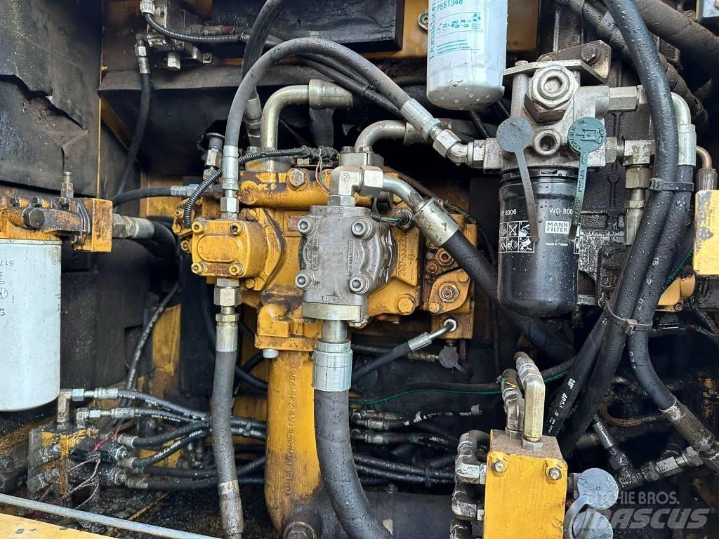 CAT 325DL Bageri guseničari