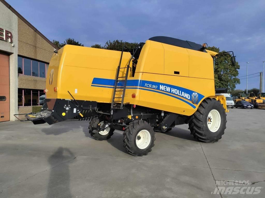 New Holland TC 5.90 Kombajni