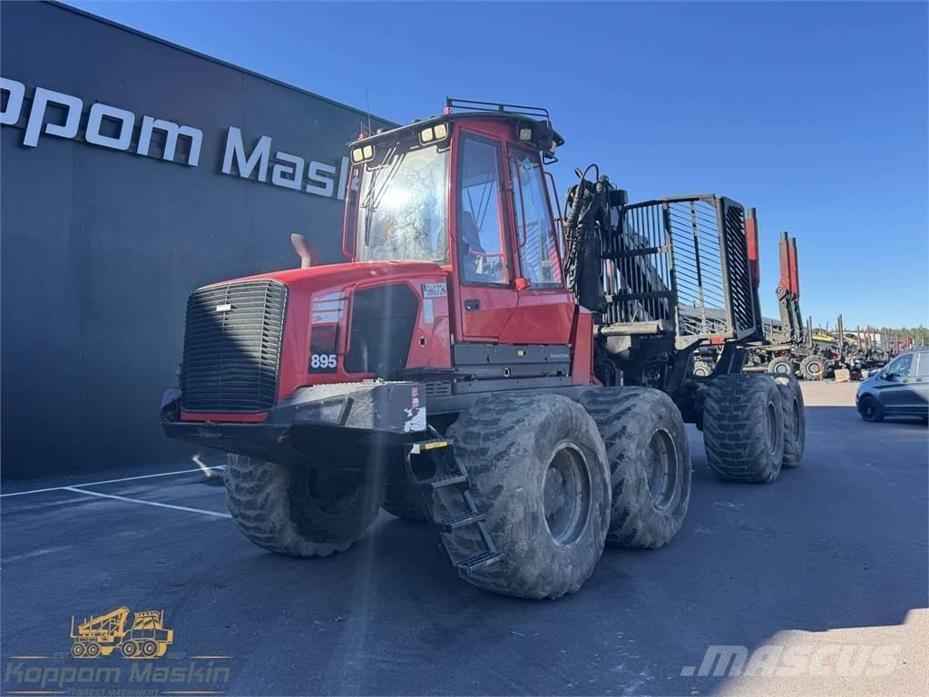 Komatsu 895 Forvarderi