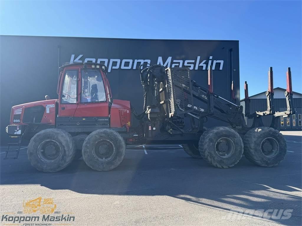 Komatsu 895 Forvarderi
