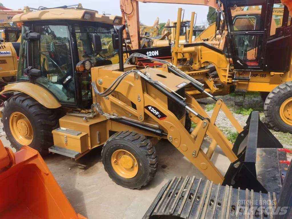 CAT 420 f2 Rovokopači