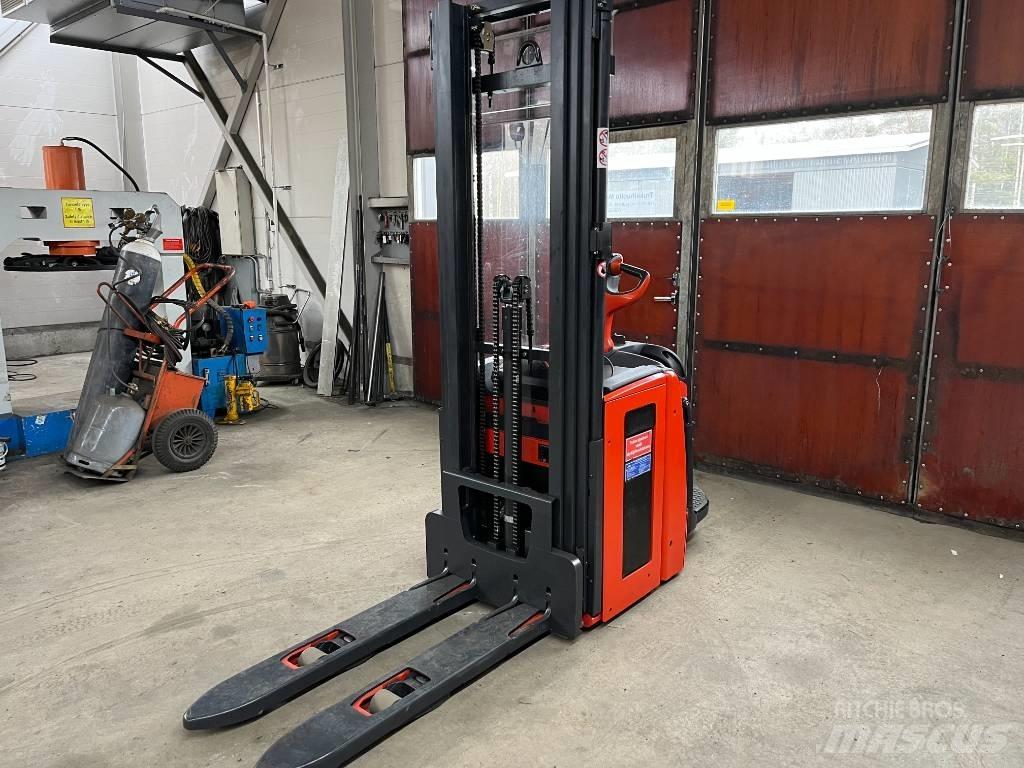 Linde L14AP Samopogonski ručni viljuškari