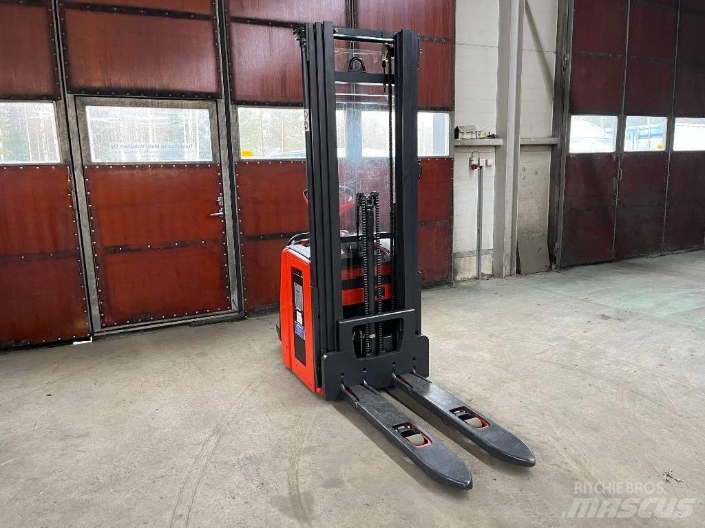 Linde L14AP Samopogonski ručni viljuškari