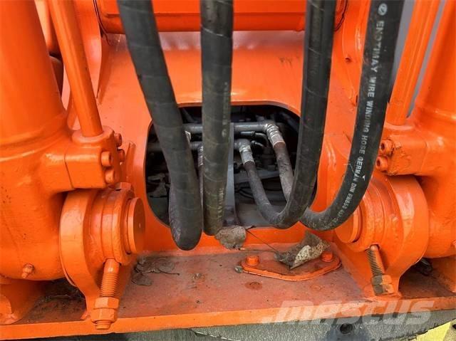 Hitachi EX100 Bageri guseničari