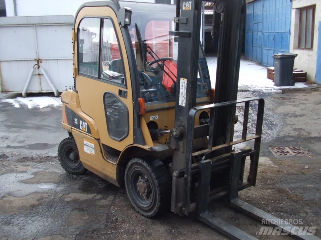 CAT lift truck DP25N Dizelski viljuškari