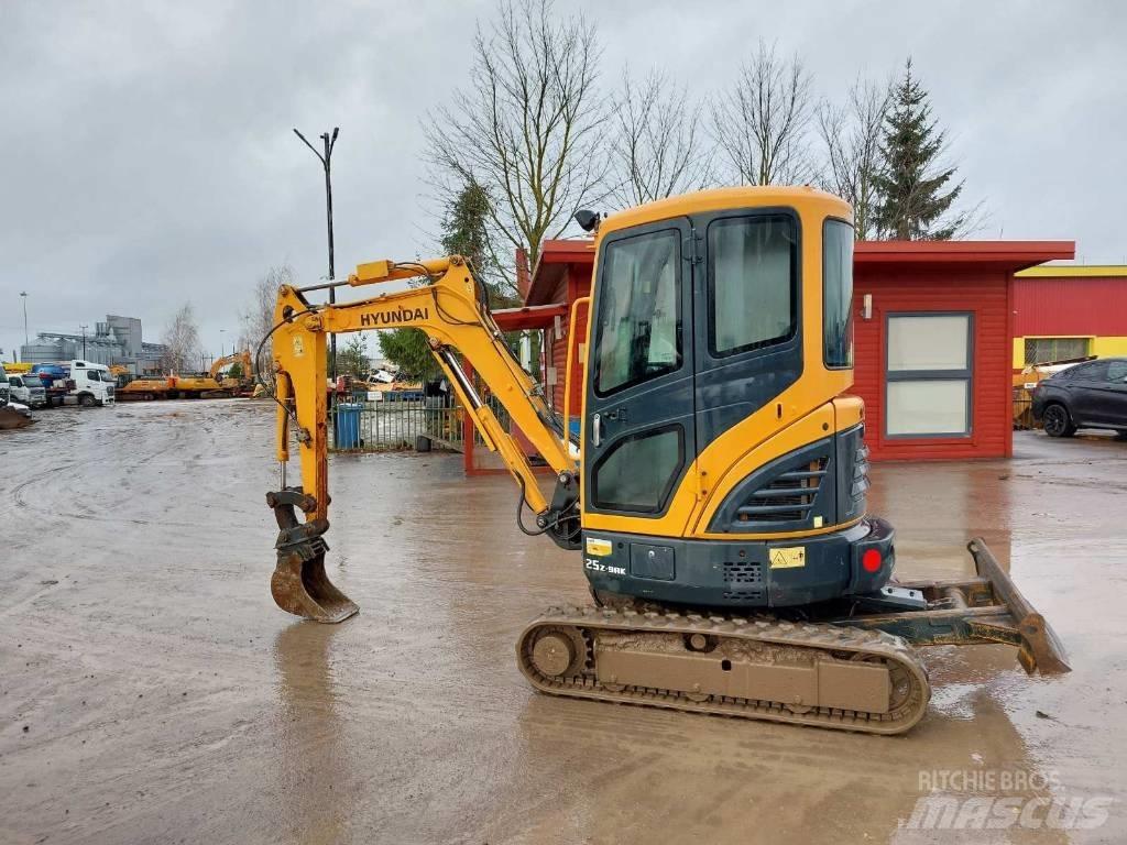 Hyundai R25Z-9AK Mini bageri < 7t