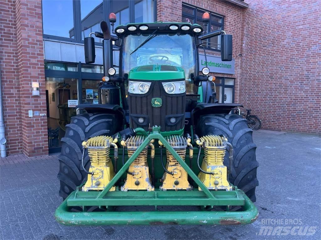 John Deere 6215R Traktori