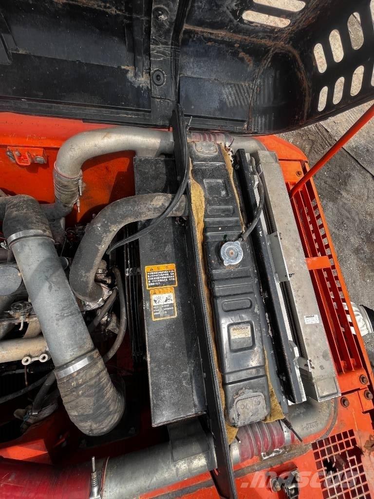 Doosan DH 225 LC-7 Bageri guseničari