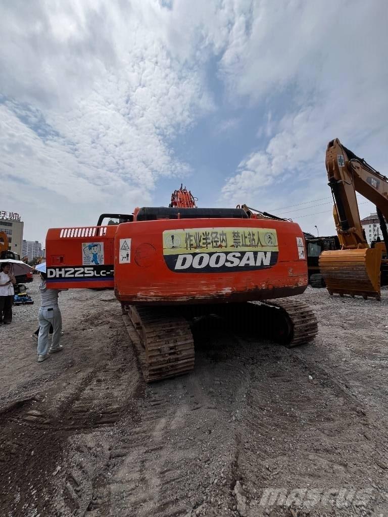 Doosan DH 225 LC-7 Bageri guseničari