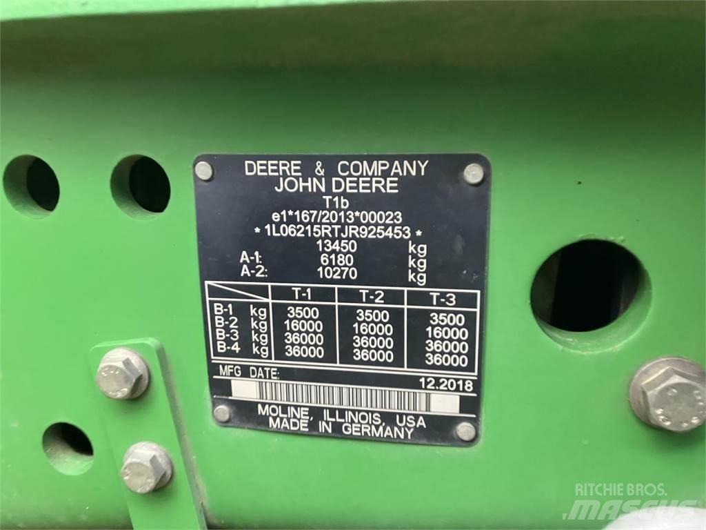 John Deere 6215R Traktori