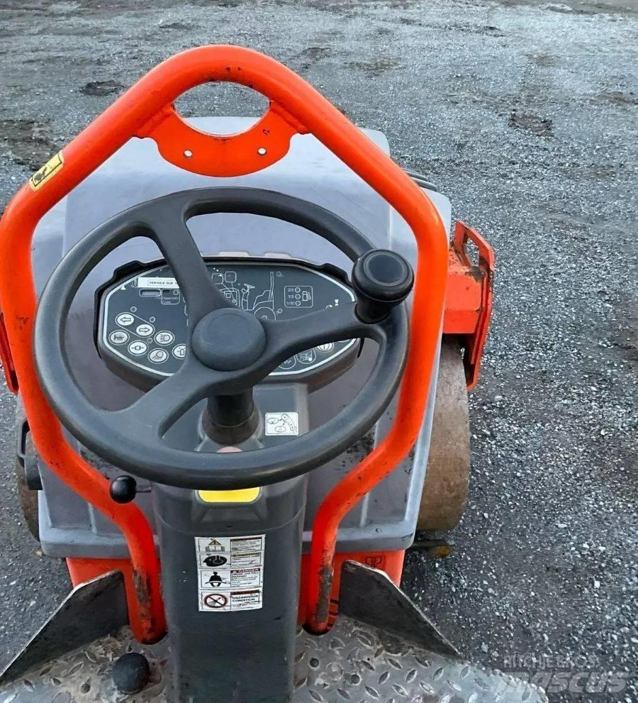 Hamm HD 12 VV Valjci sa duplim bubnjem