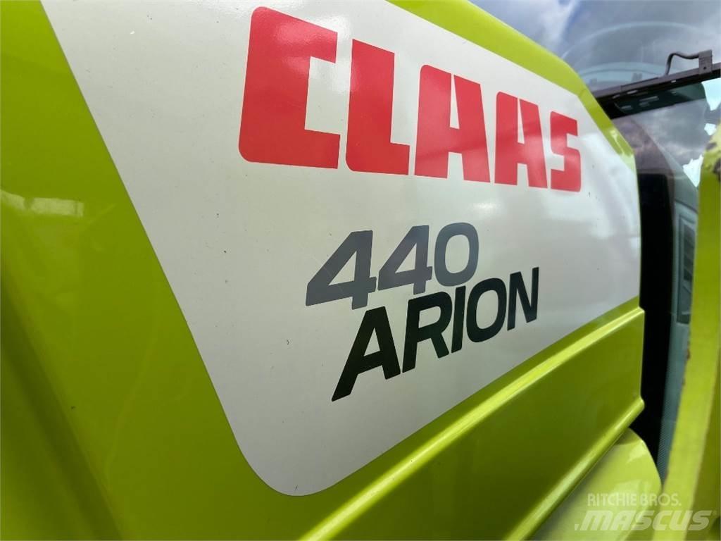 CLAAS Arion 440 Traktori