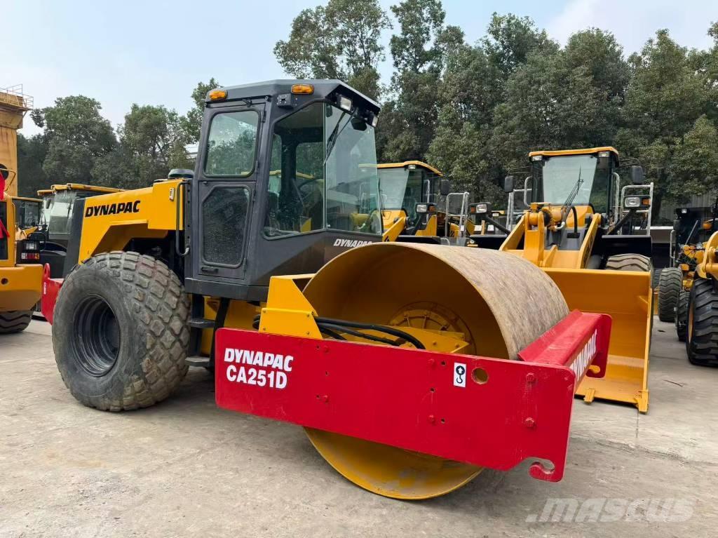 Dynapac CA251D Valjci sa jednim bubnjem