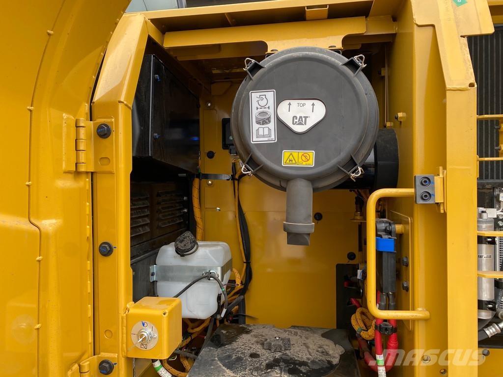 CAT 323D3 Bageri guseničari