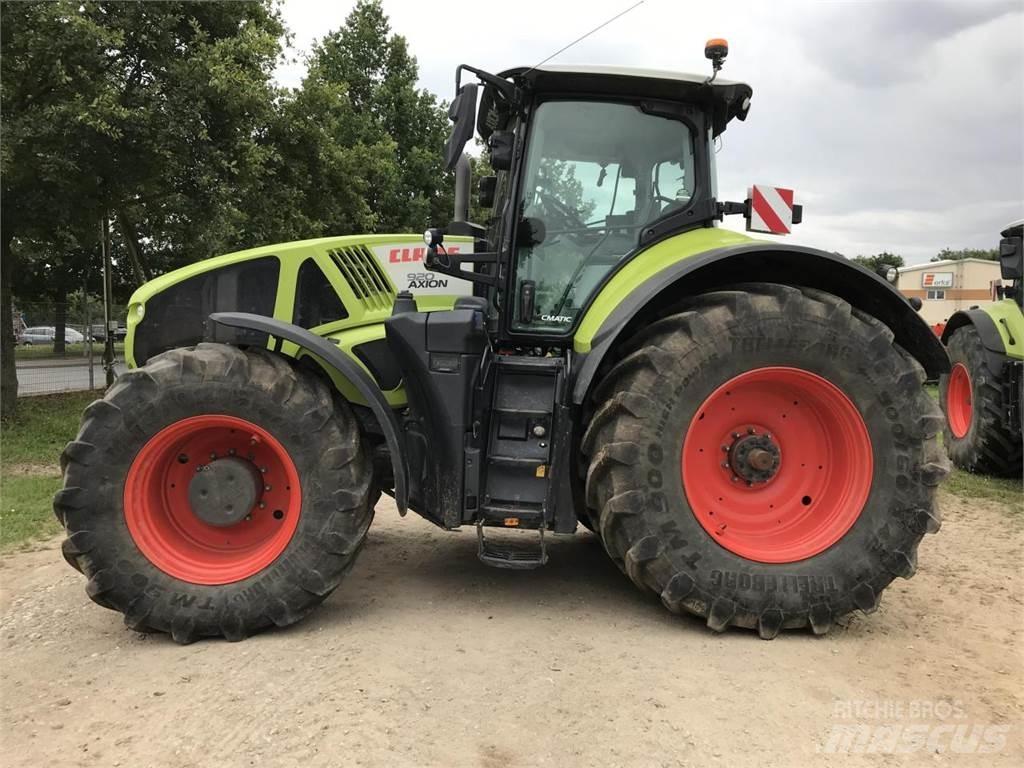 CLAAS Axion 920 Traktori