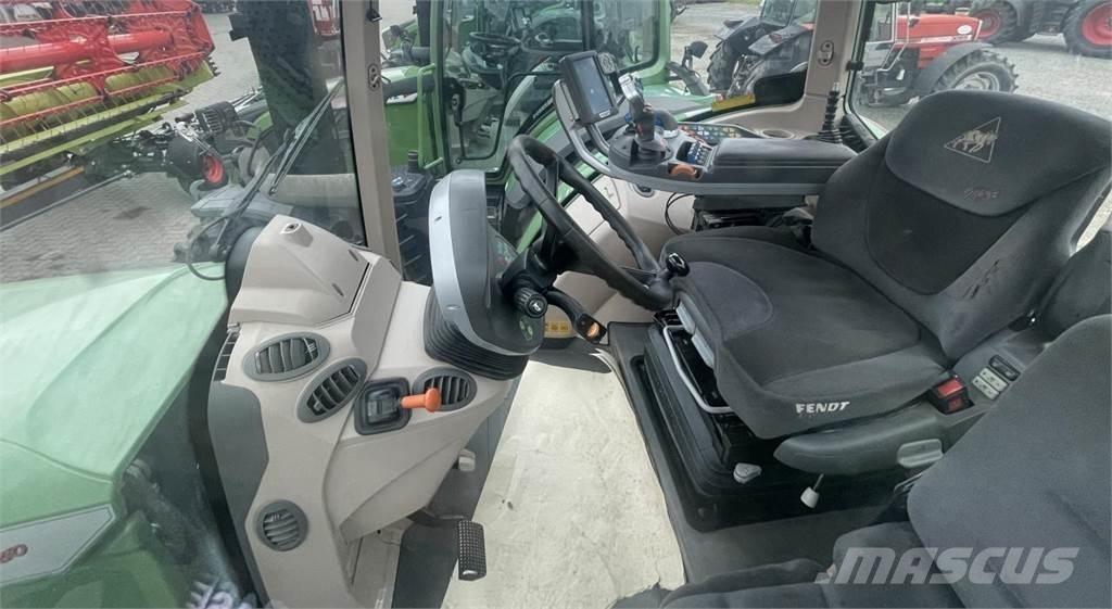 Fendt 820 Vario Traktori