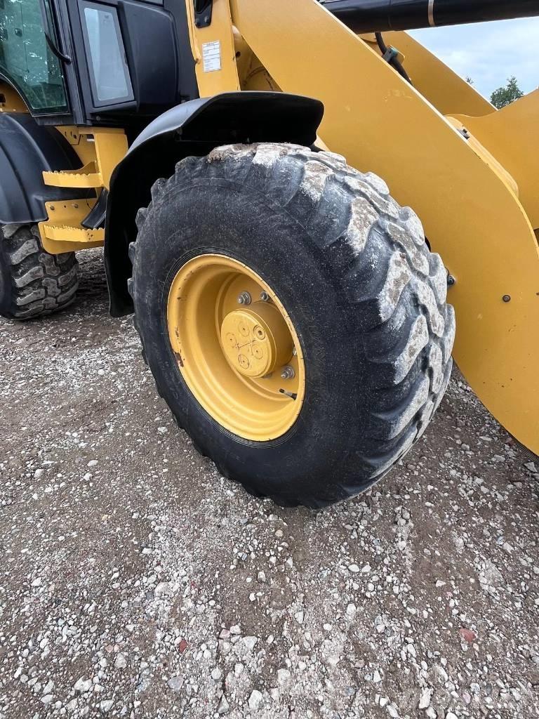 CAT 908M Utovarivači na točkove