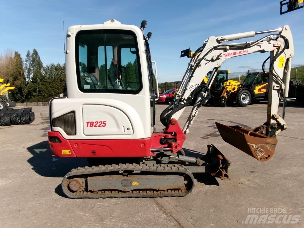Takeuchi TB 225 Mini bageri < 7t