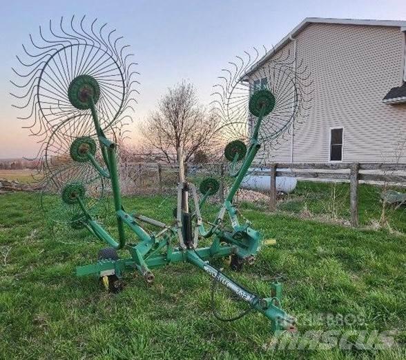 John Deere 702 Okretači i sakupljači sena