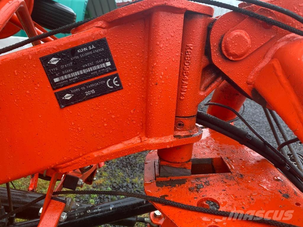 Kuhn GF8702 Okretači i sakupljači sena