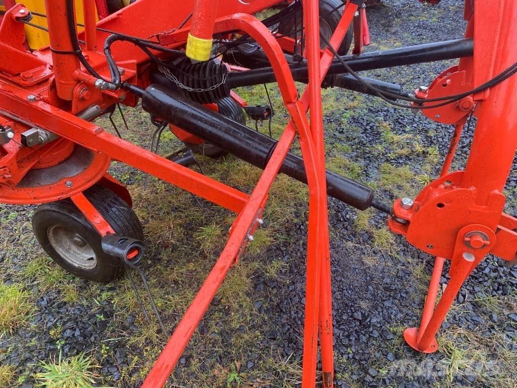 Kuhn GF8702 Okretači i sakupljači sena