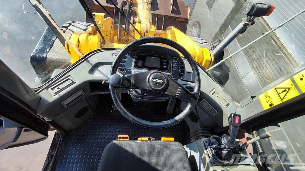 Komatsu WA 270-3 Utovarivači na točkove