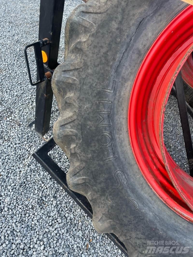 Stomil 20.8 R 38 Gume, točkovi i felne