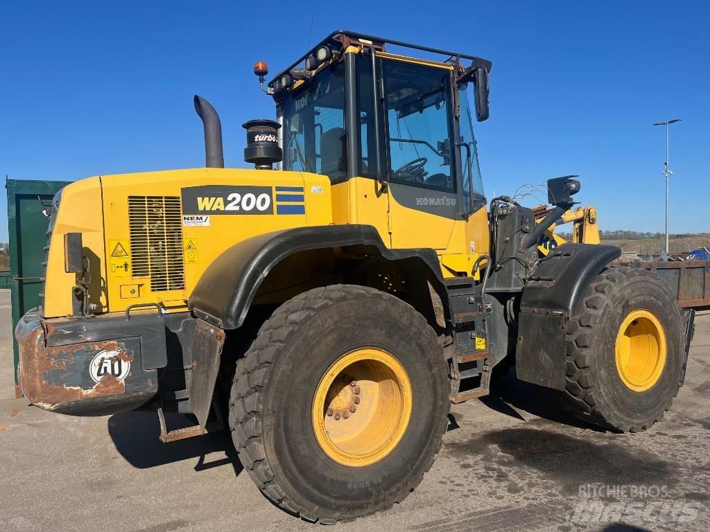 Komatsu WA 200-7 Bageri guseničari
