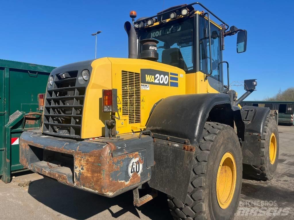 Komatsu WA 200-7 Bageri guseničari