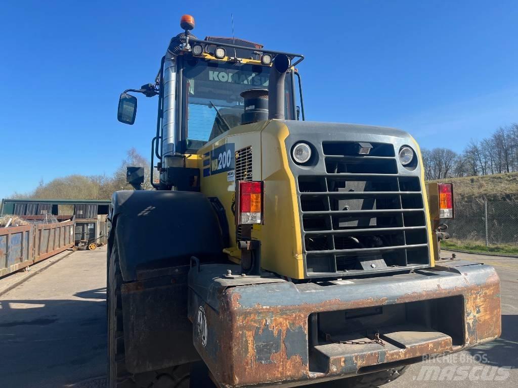 Komatsu WA 200-7 Bageri guseničari