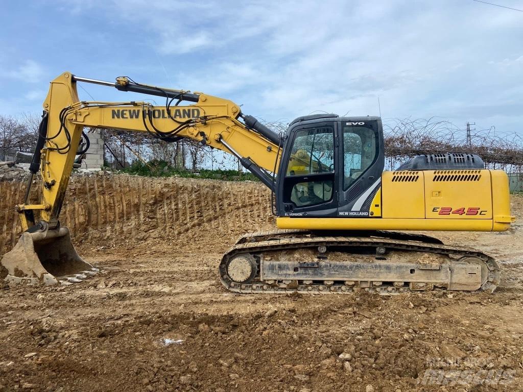 New Holland E245 Bageri guseničari