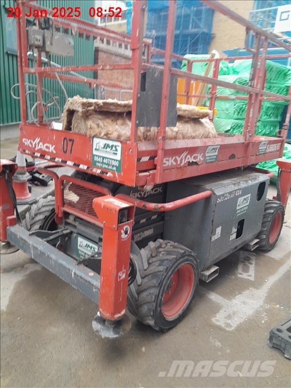 SkyJack 6832 RT Makazaste platforme