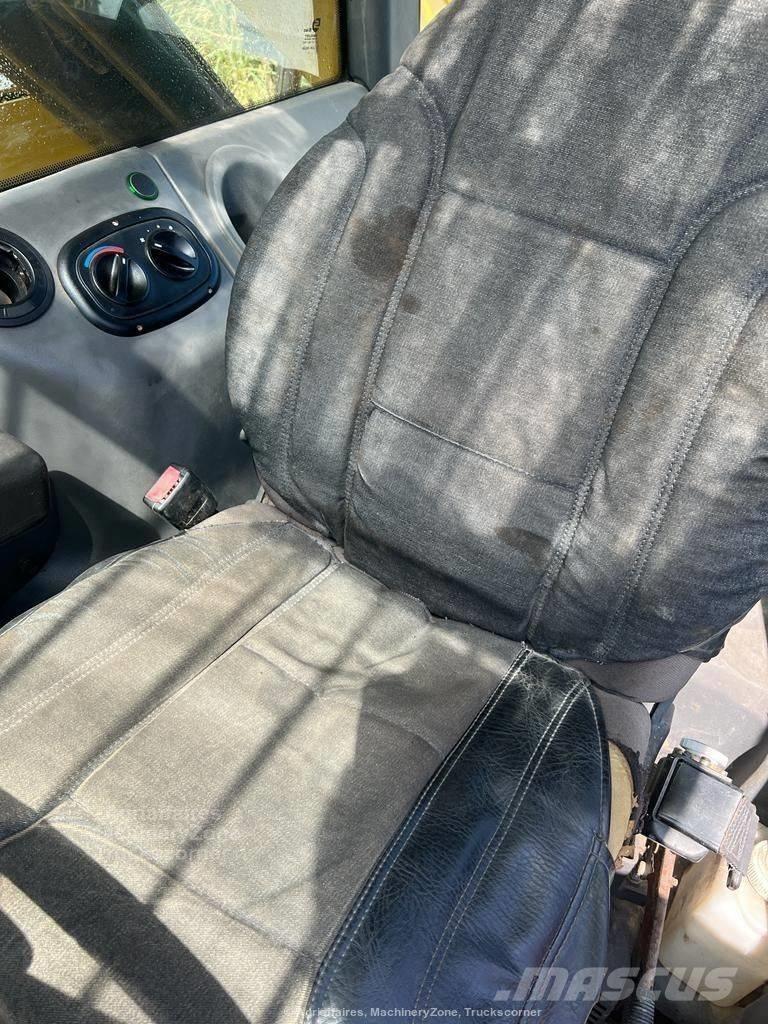 New Holland LM 1445 Teleskopski viljuškari