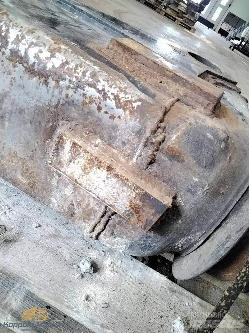 Komatsu 105F Kranovi za debla