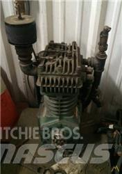 Manitowoc 4000 W Delovi i oprema za kran
