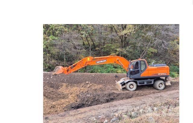 Doosan DX210WA Bageri točkaši