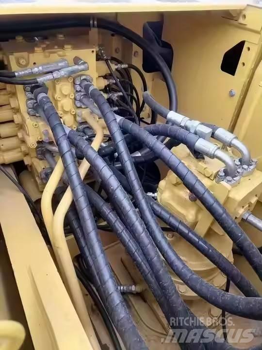 Komatsu PC200 Bageri guseničari