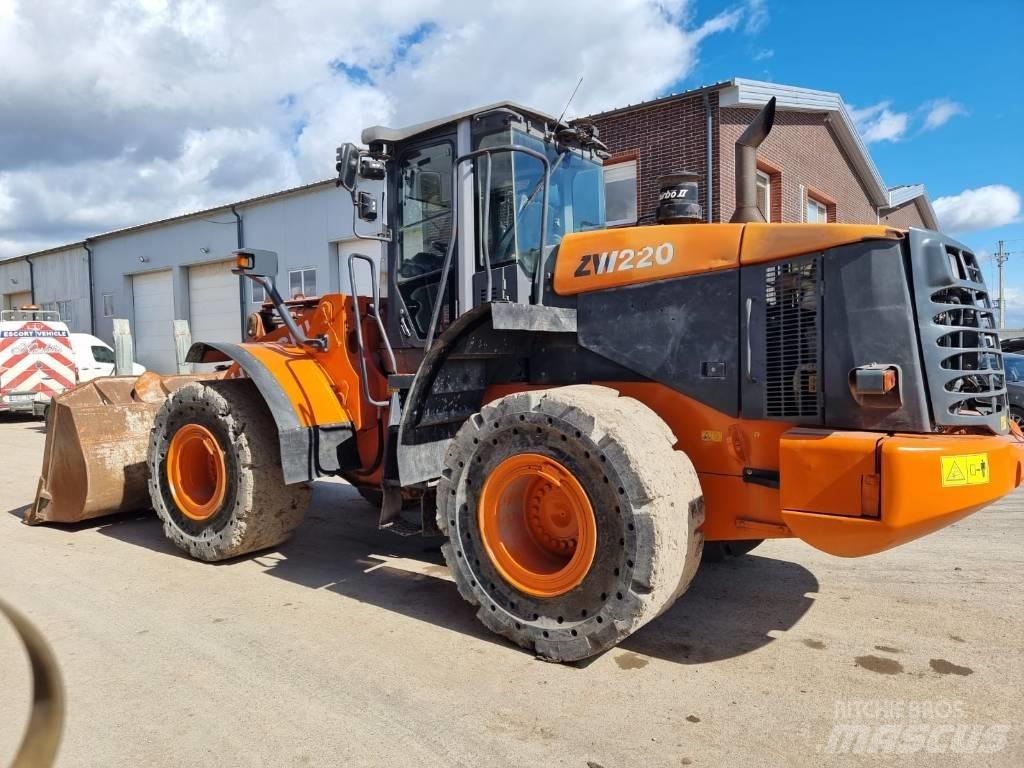 Hitachi ZW 220 Utovarivači na točkove