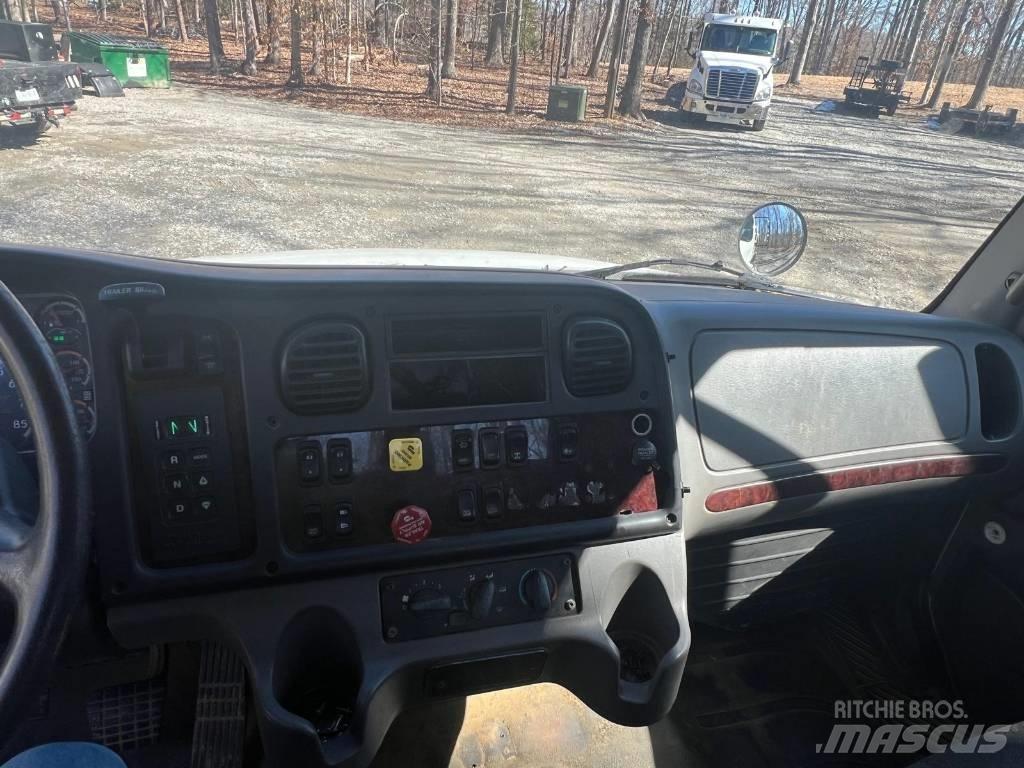 Freightliner M2106 Tegljači