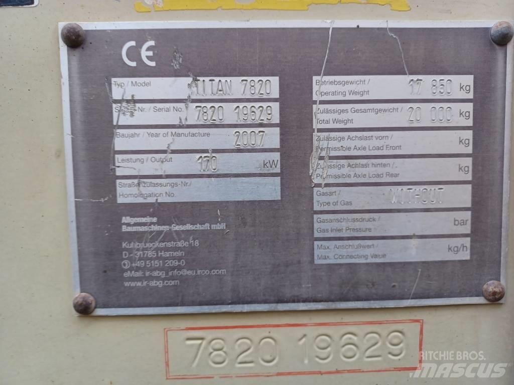 Titan 7820 Asfaltni finišeri