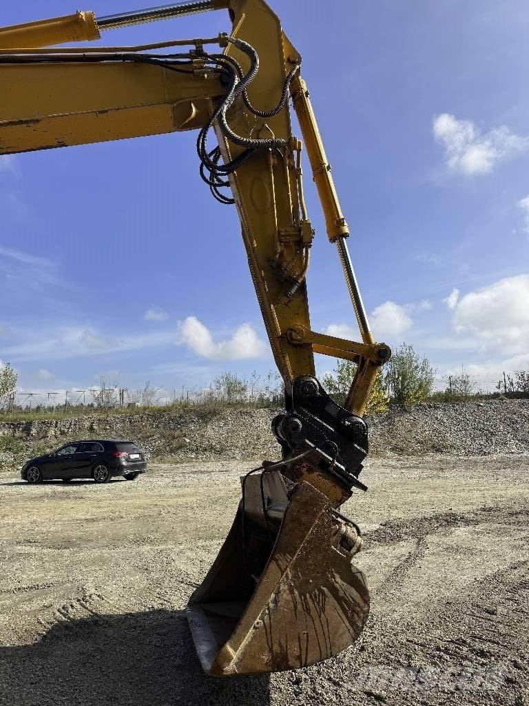Komatsu PC 228 US-3 Bageri guseničari
