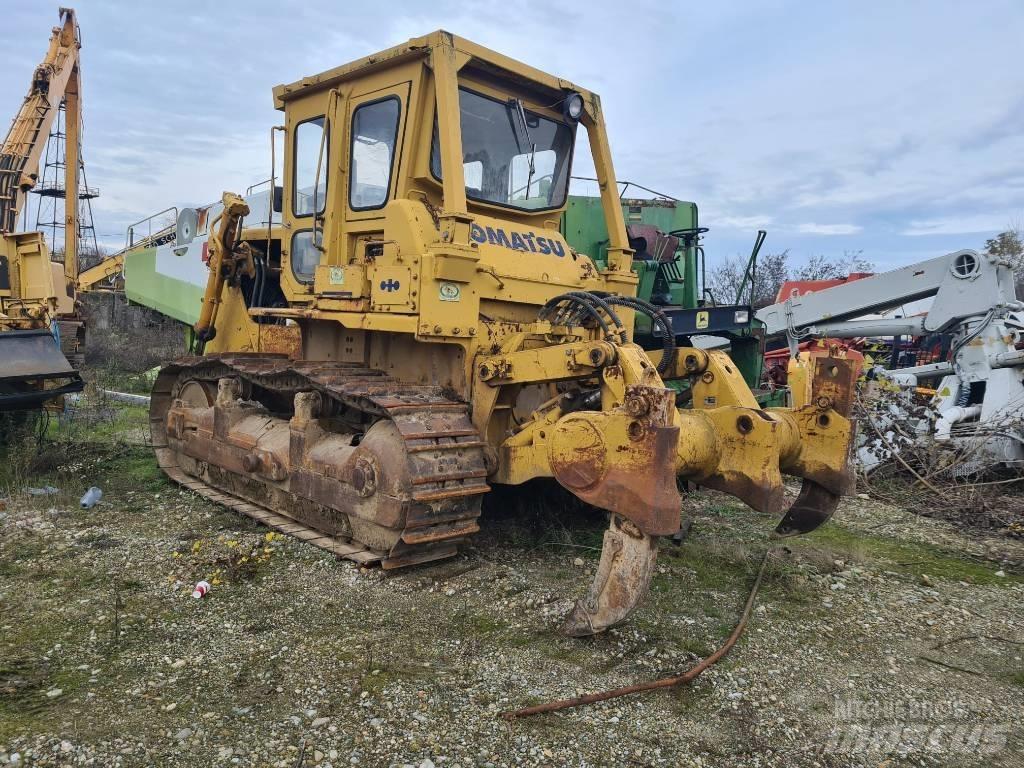 Komatsu D 85-18 Buldožeri guseničari